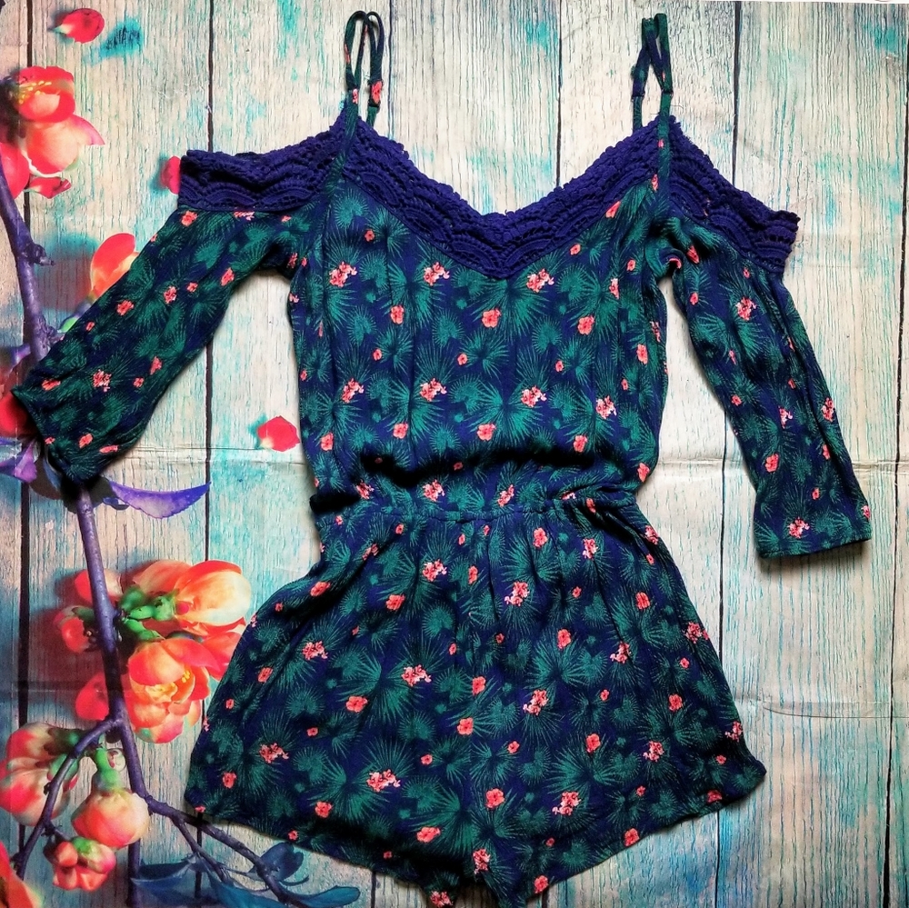 Dina be floral cold shoulder romper size XS